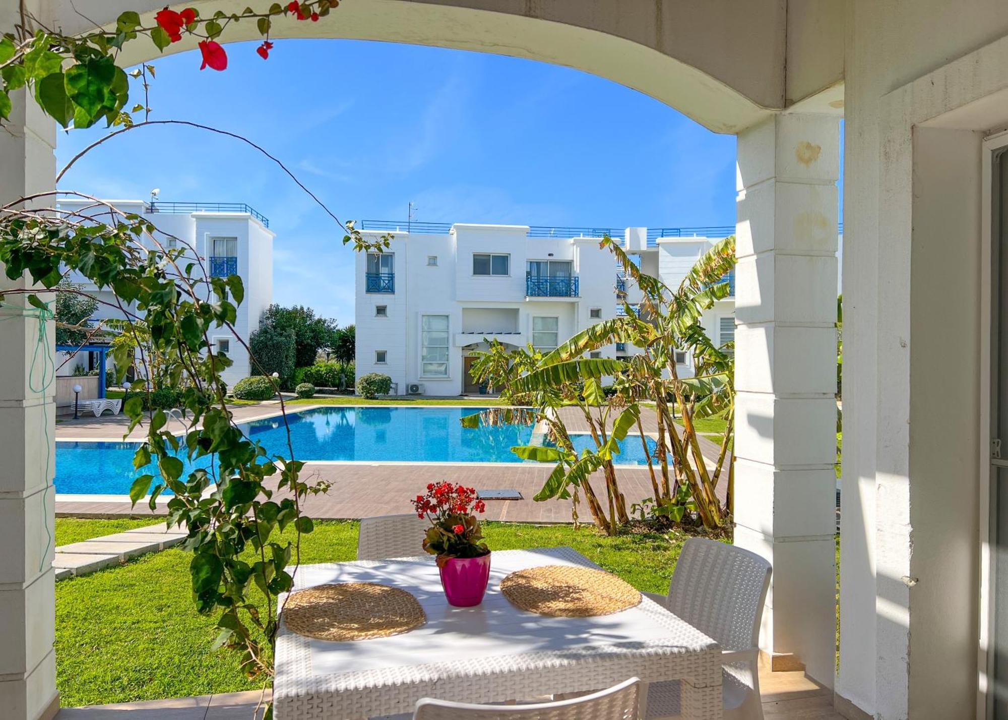 Garden Loft Apt With Pool In Alsancak Kyrenia Кирения Екстериор снимка